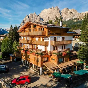 Ciasa Lorenzi 3*, Cortina dʼAmpezzo Italia